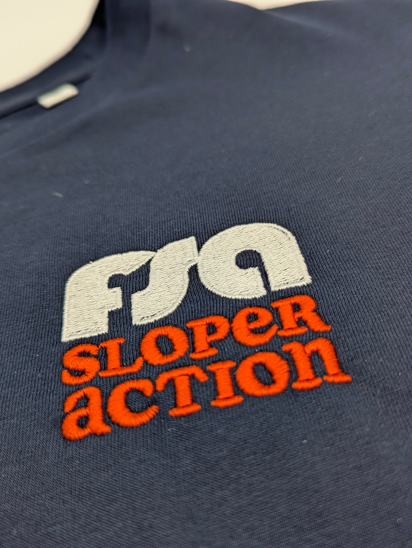 FSA Sloper Action Embroidered - Unisex Organic T